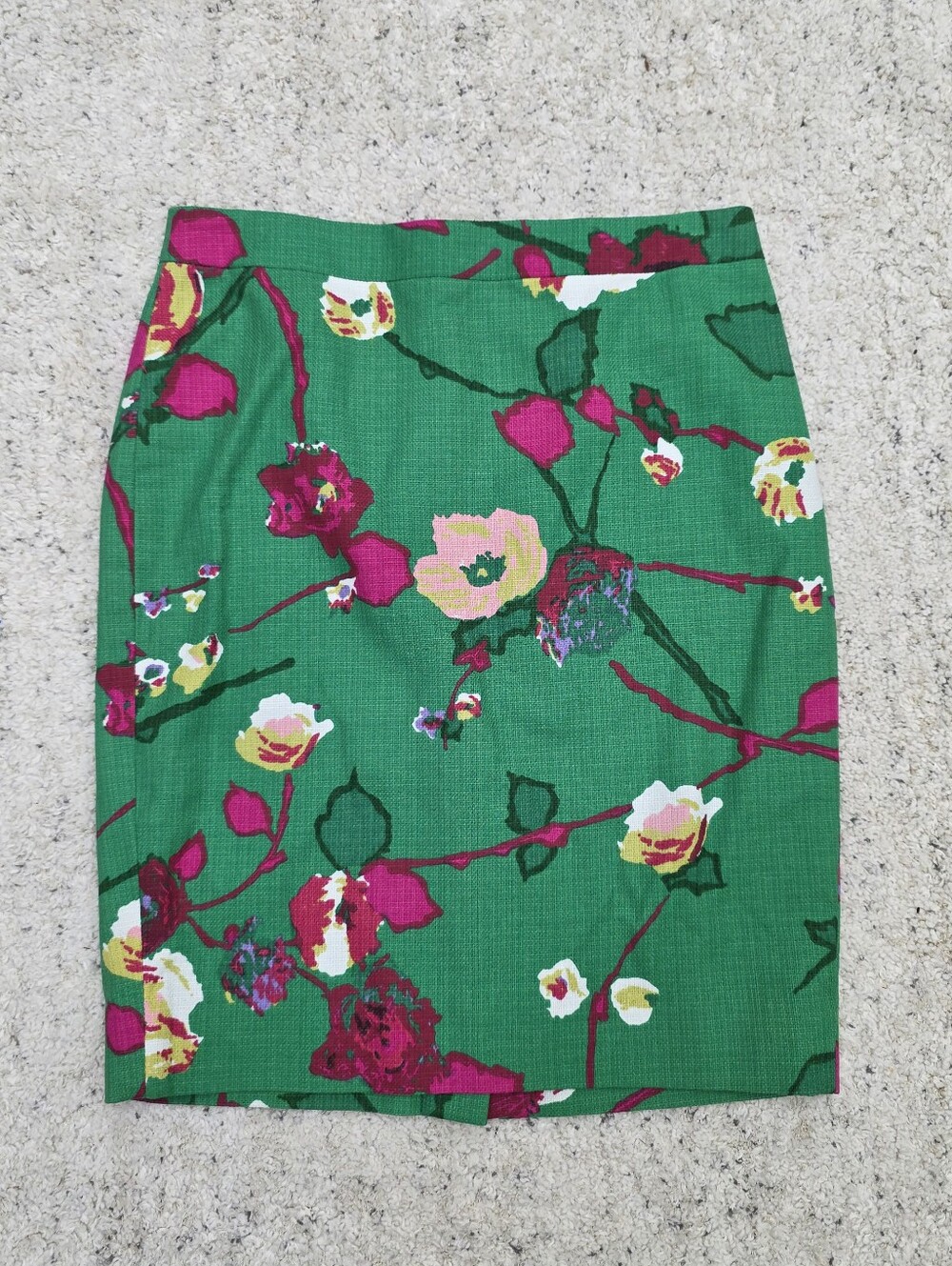 J. Crew Size 0 Green Floral Pencil Skirt with Pink Accents